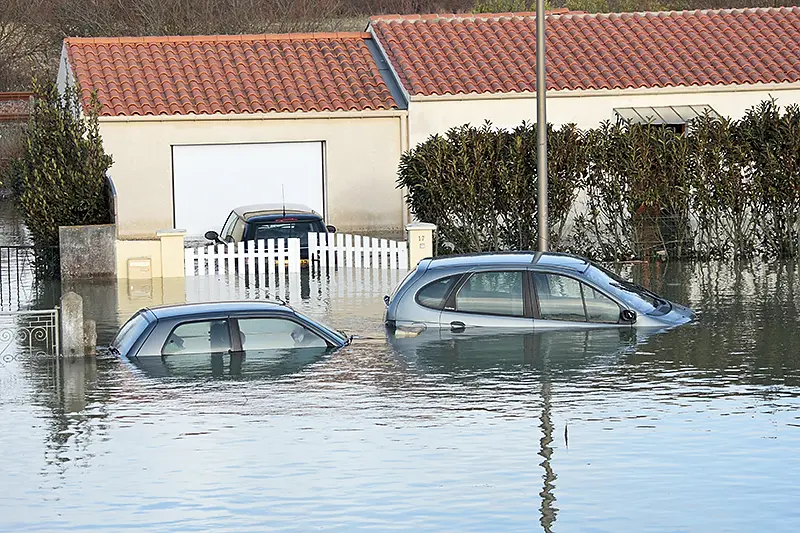 découvrez notre assurance habitation spécialisée en protection contre les inondations. protégez votre foyer et vos biens avec une couverture adaptée à vos besoins, pour vivre sereinement face aux imprévus.