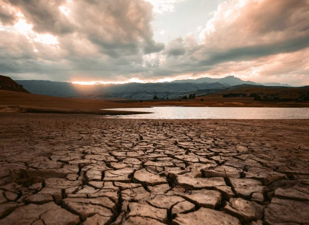 découvrez comment l'impact climatique influence le secteur de l'assurance. apprenez les mesures adoptées par les assureurs pour faire face aux défis environnementaux et protéger vos biens tout en soutenant la durabilité.