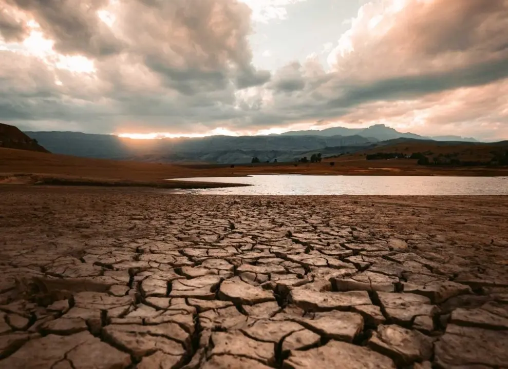 découvrez comment l'impact climatique influence le secteur de l'assurance. apprenez les mesures adoptées par les assureurs pour faire face aux défis environnementaux et protéger vos biens tout en soutenant la durabilité.